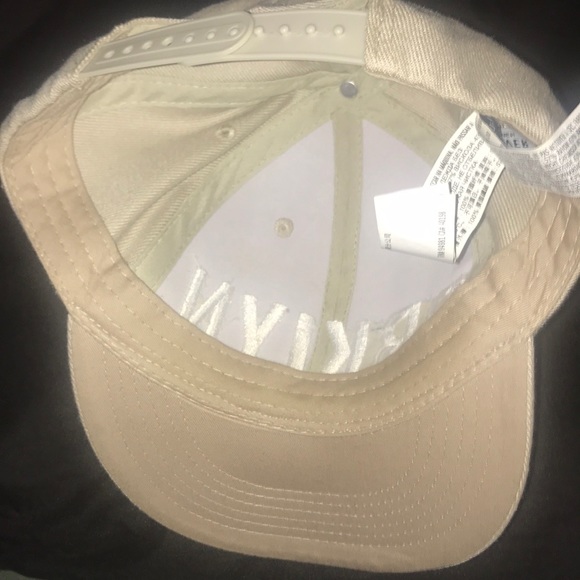 Brklyn cream Forever 21 hat. - Picture 3 of 4